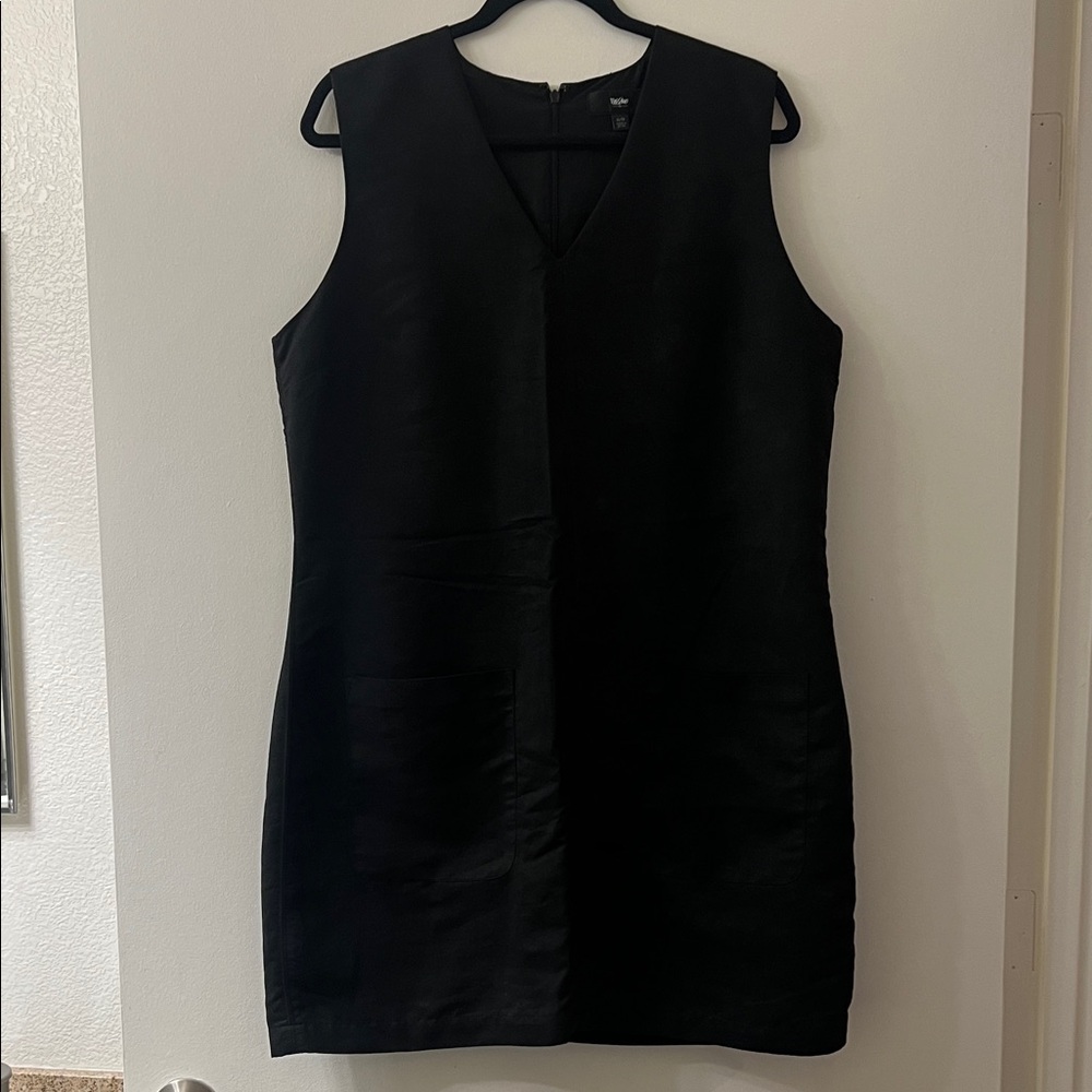 Elegant Black Sleeveless Dress